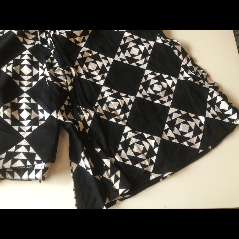 (REPOSH) Volcom pants - Picture 3 of 3